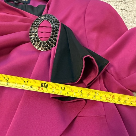 Luisa Spagnoli size 6 crop shiny fusia Blazer with Decorative Brooch EUC * - Picture 9 of 16